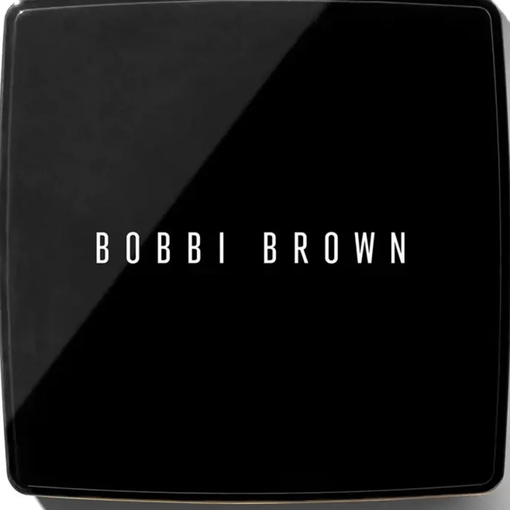 BOBBI BROWN Sheer Finish Pressed Powder